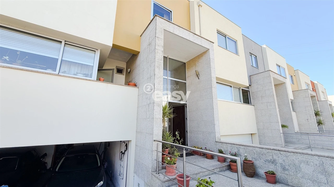 Moradia T4 para Venda em Tadim Foto 2