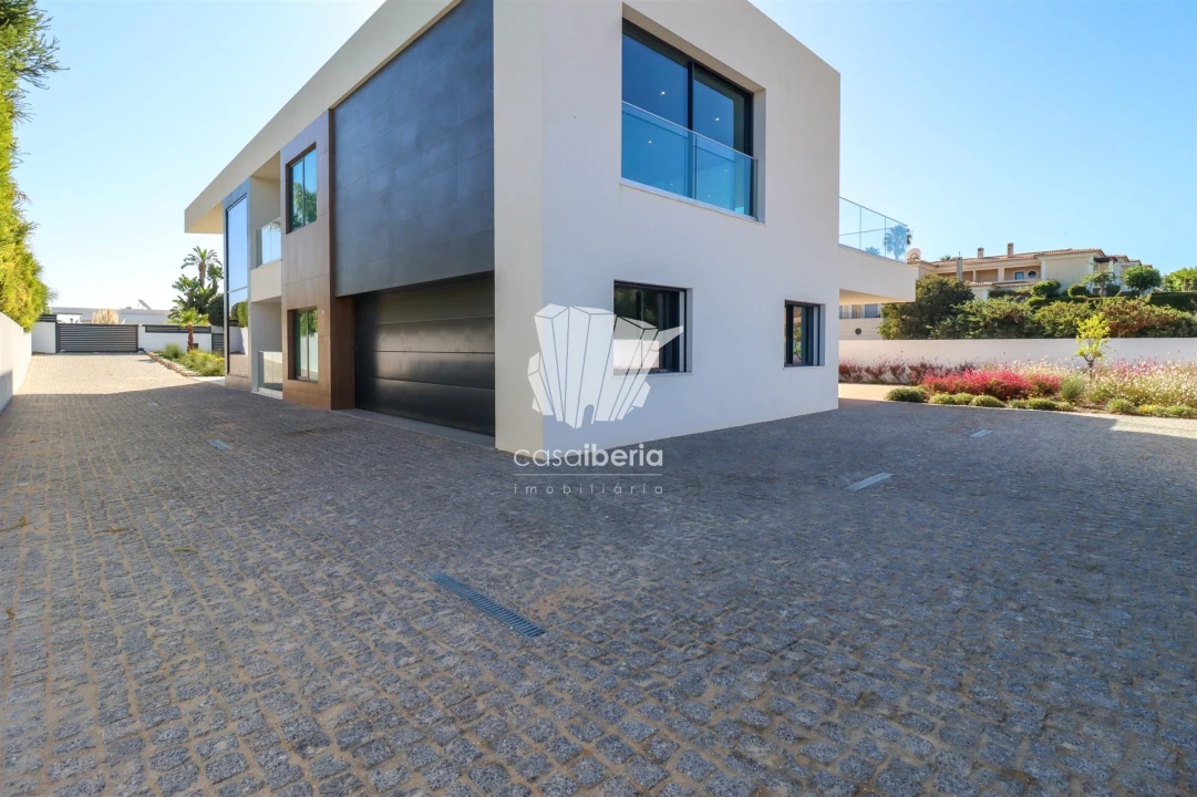 Moradia T4 para Venda em Lagos (São Sebastião e Santa Maria) Foto 10