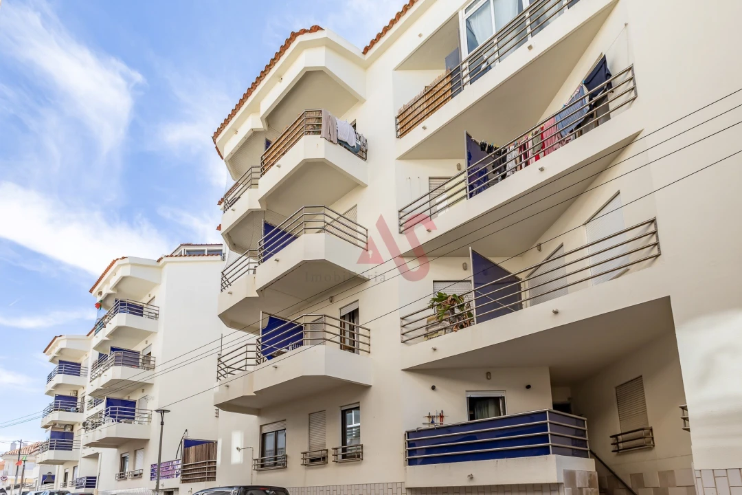 Apartamento T0 para Venda em Costa da Caparica Foto 2