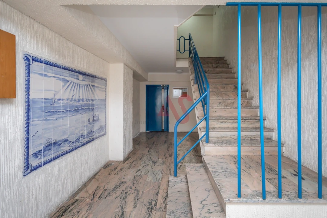 Apartamento T0 para Venda em Costa da Caparica Foto 3