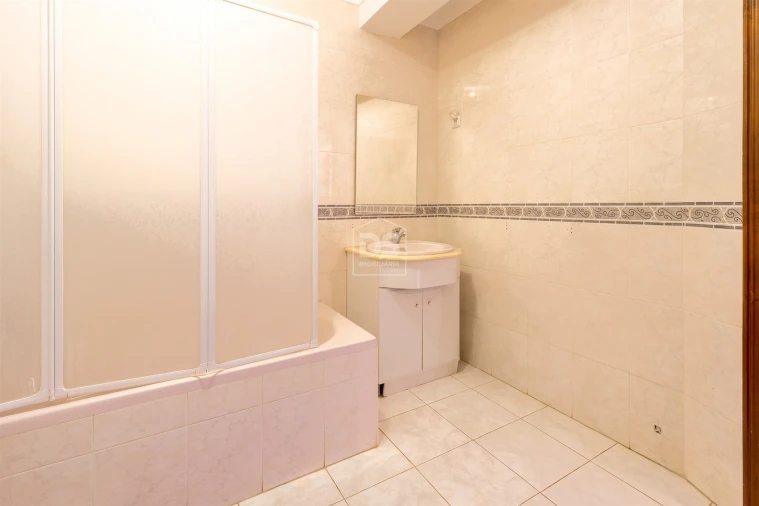 Apartamento T2 para Venda em Coimbrão Foto 13