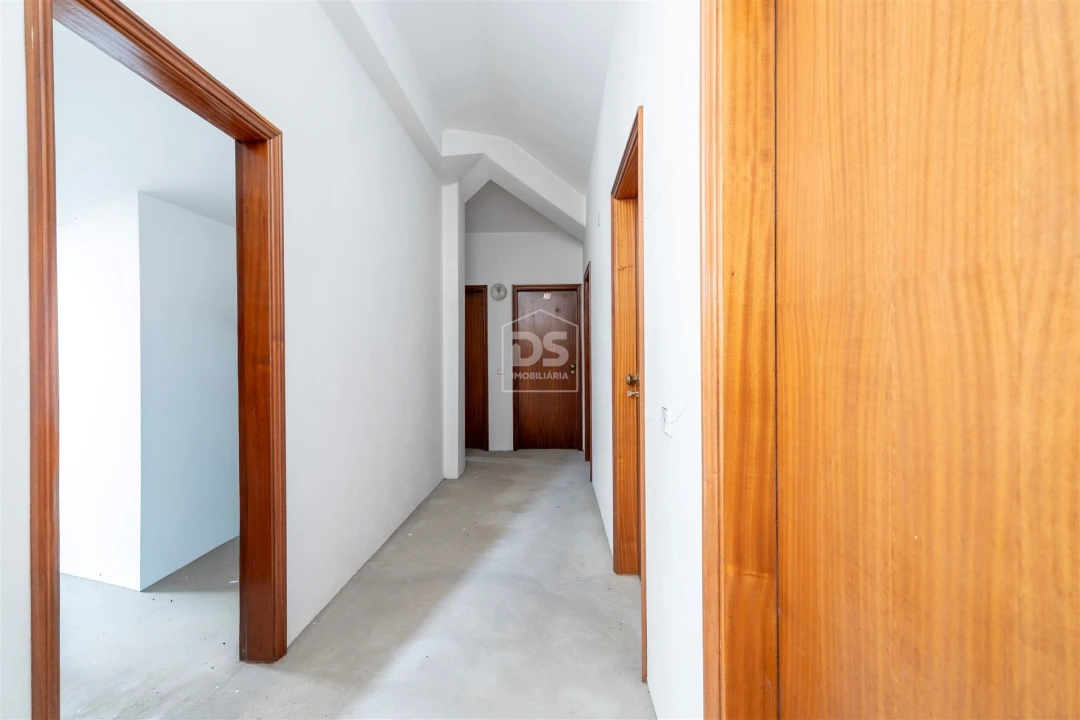 Apartamento T2 para Venda em Coimbrão Foto 17