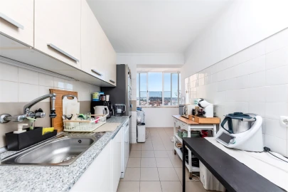 Apartamento T2 para Arrendamento em Massamá e Monte Abraão