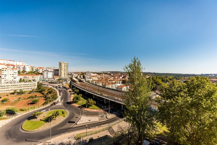 Apartamento T2 para Arrendamento em Massamá e Monte Abraão Foto 24