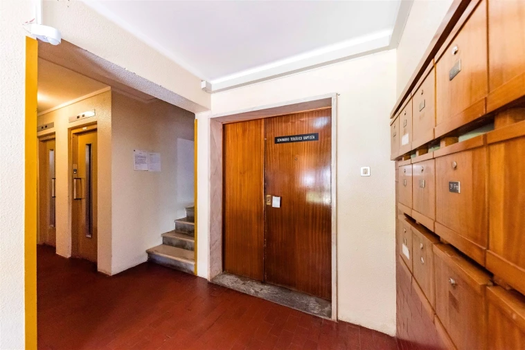 Apartamento T2 para Arrendamento em Massamá e Monte Abraão Foto 23