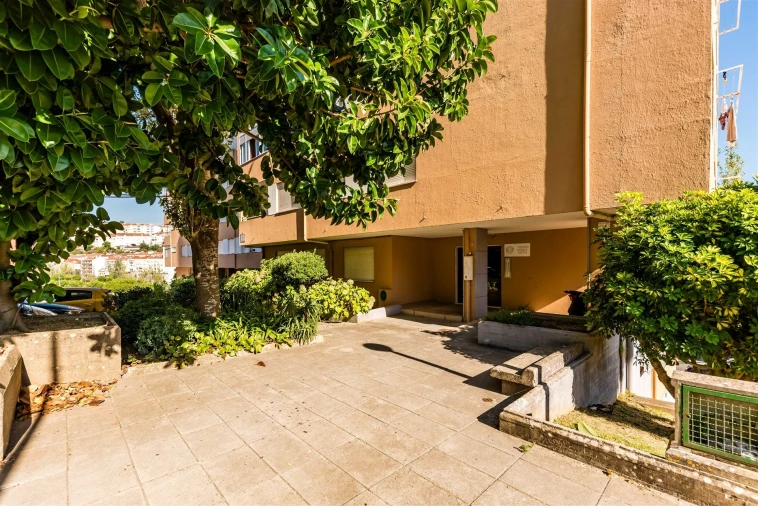 Apartamento T2 para Arrendamento em Massamá e Monte Abraão Foto 3