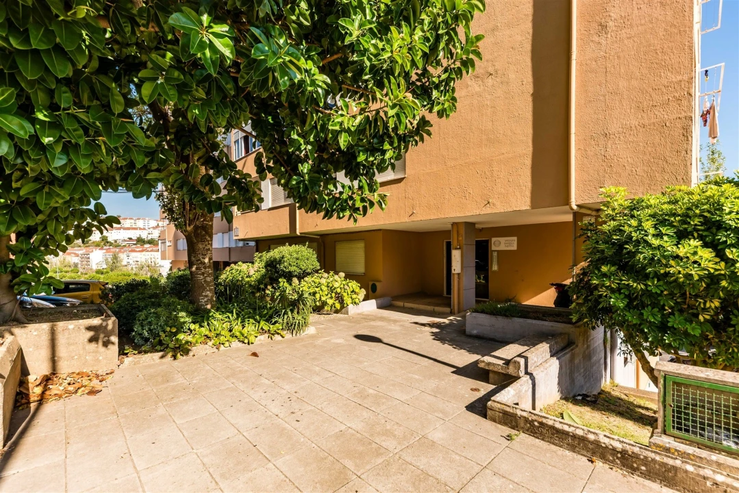 Apartamento T2 para Arrendamento em Massamá e Monte Abraão Foto 3