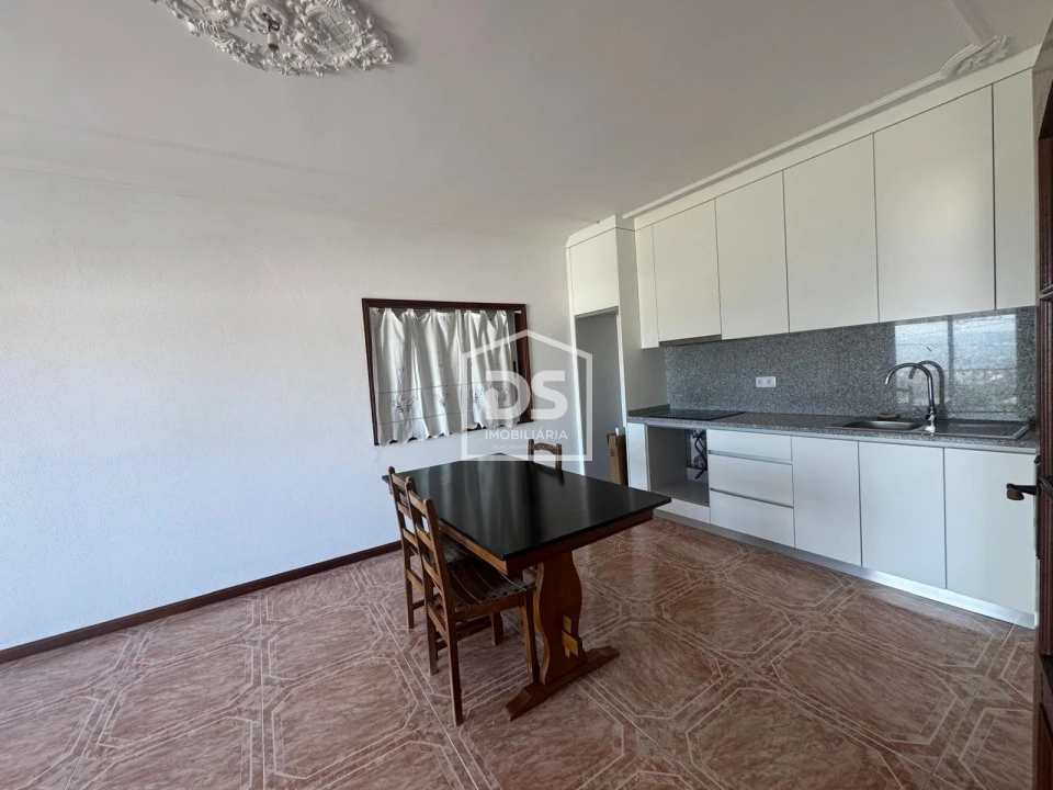 Apartamento T1 para Arrendamento em Nevogilde Foto 3