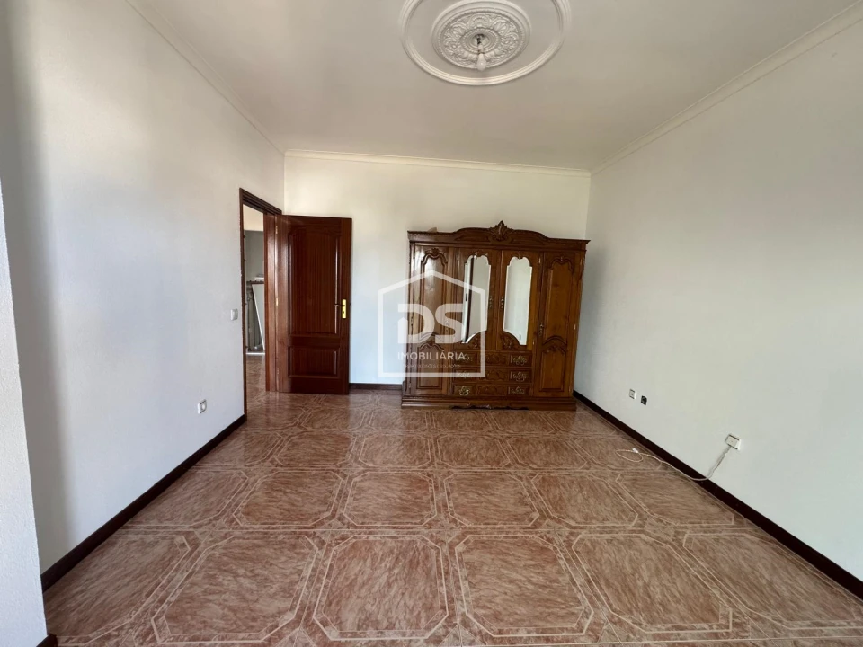 Apartamento T1 para Arrendamento em Nevogilde Foto 9