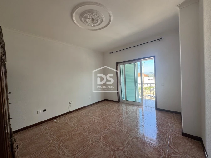 Apartamento T1 para Arrendamento em Nevogilde Foto 7