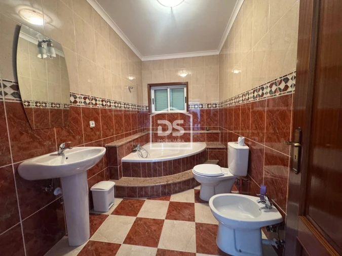 Apartamento T1 para Arrendamento em Nevogilde Foto 15
