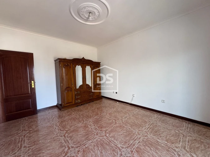 Apartamento T1 para Arrendamento em Nevogilde Foto 8