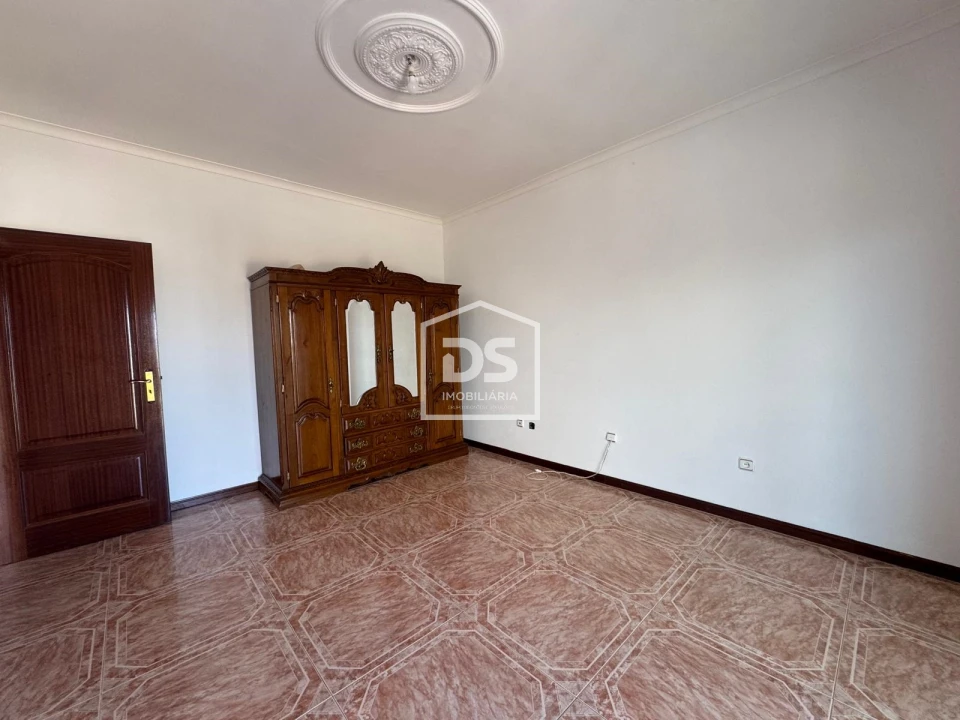 Apartamento T1 para Arrendamento em Nevogilde Foto 8