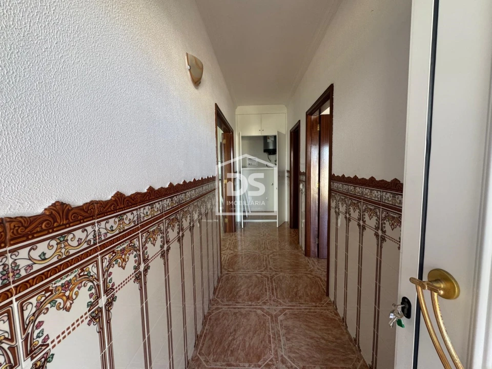 Apartamento T1 para Arrendamento em Nevogilde Foto 10