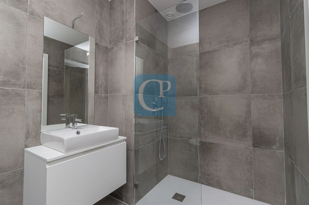 Apartamento T0 para Venda em Pedrouços Foto 5