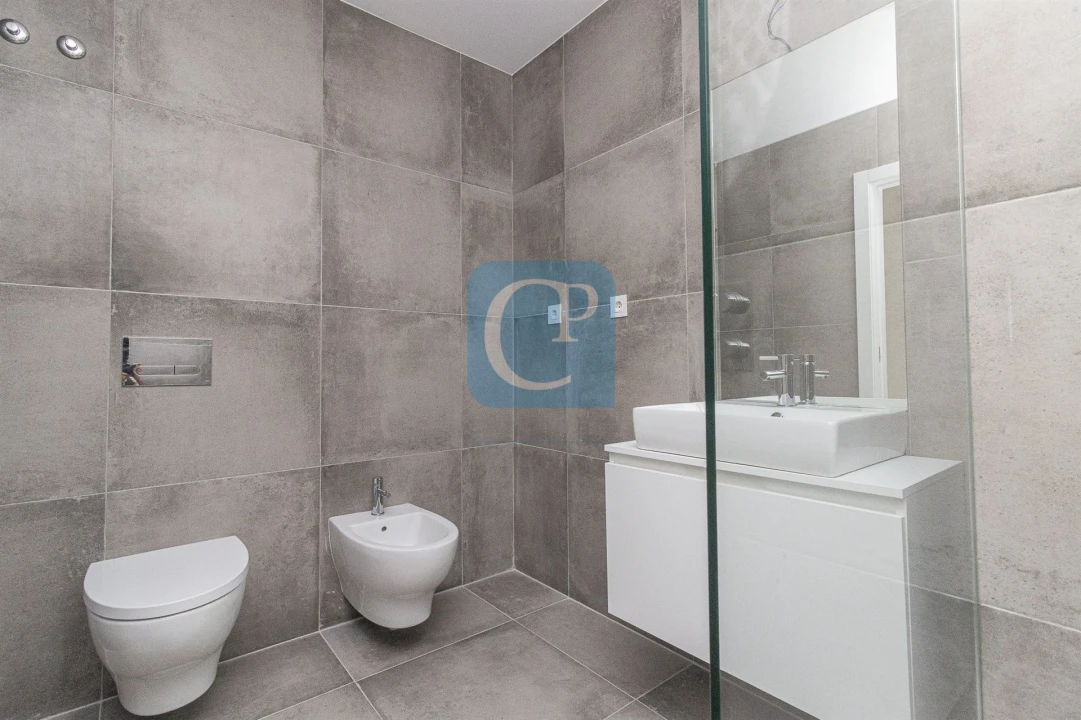Apartamento T0 para Venda em Pedrouços Foto 6