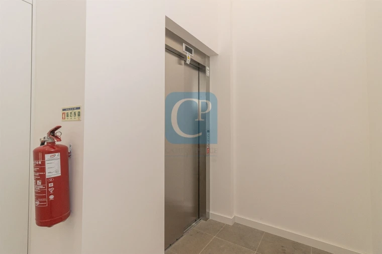Apartamento T0 para Venda em Pedrouços Foto 9