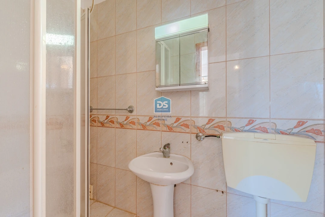 Apartamento T2 para Venda em Guia Foto 24