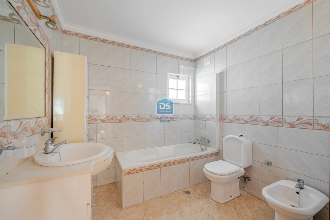 Apartamento T2 para Venda em Guia Foto 14