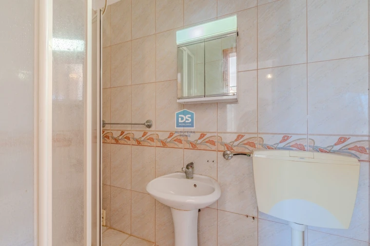Apartamento T2 para Venda em Guia Foto 24