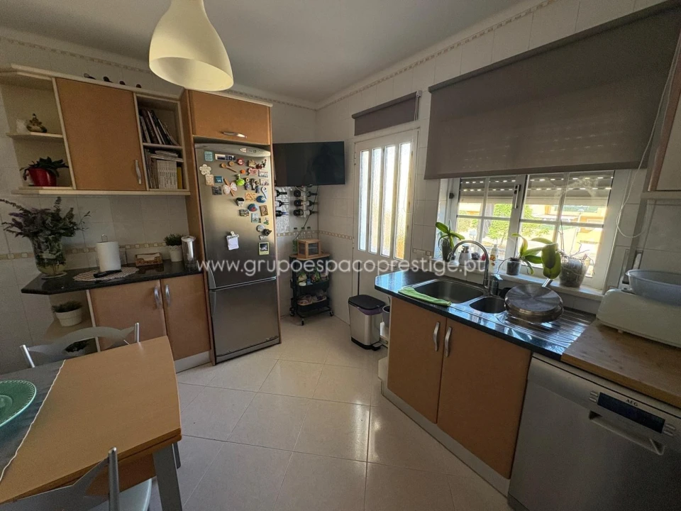 Apartamento T3 para Venda em Quelfes Foto 3
