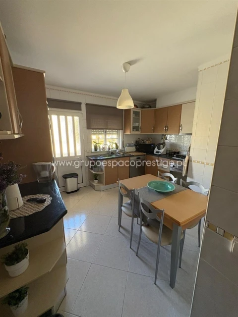 Apartamento T3 para Venda em Quelfes
