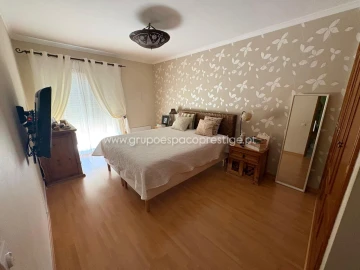 Apartamento T3 para Venda em Quelfes
