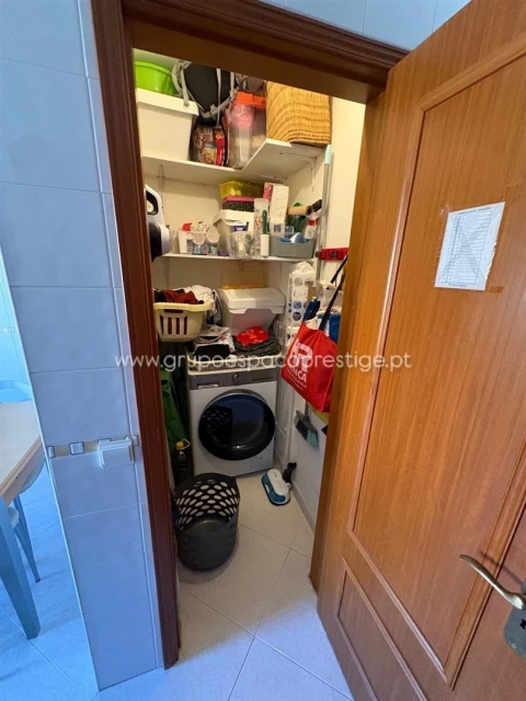 Apartamento T3 para Venda em Quelfes