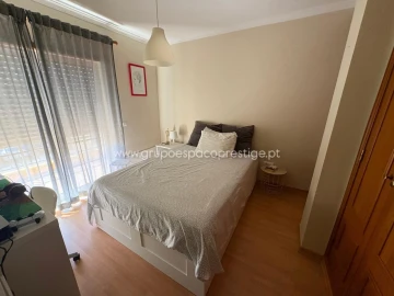Apartamento T3 para Venda em Quelfes