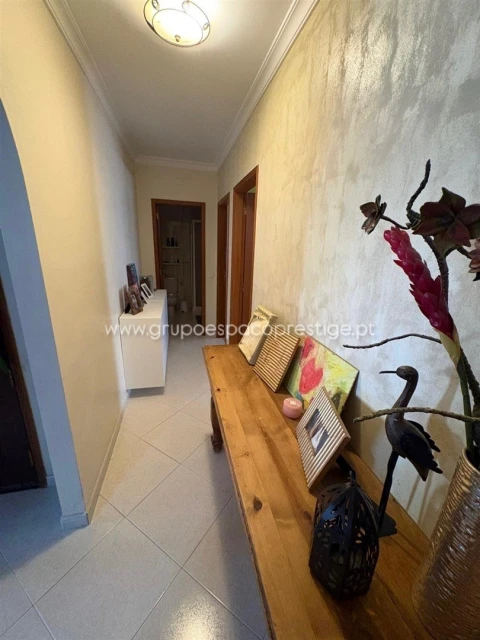 Apartamento T3 para Venda em Quelfes