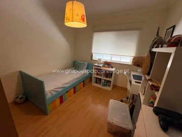 Apartamento T3 para Venda em Quelfes