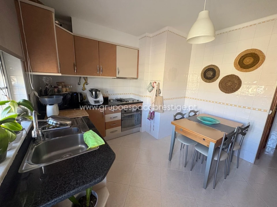 Apartamento T3 para Venda em Quelfes Foto 4