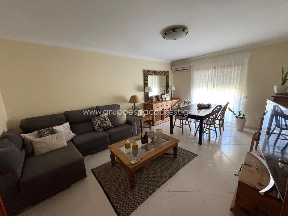 Apartamento T3 para Venda em Quelfes Foto 1