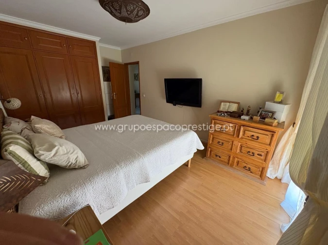 Apartamento T3 para Venda em Quelfes Foto 13