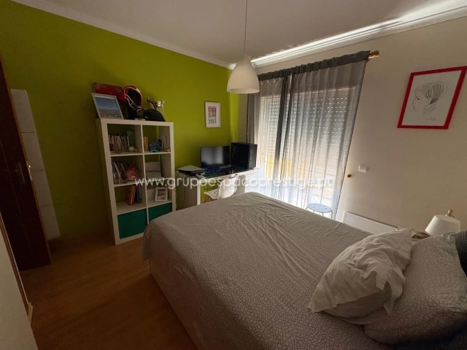 Apartamento T3 para Venda em Quelfes Foto 15