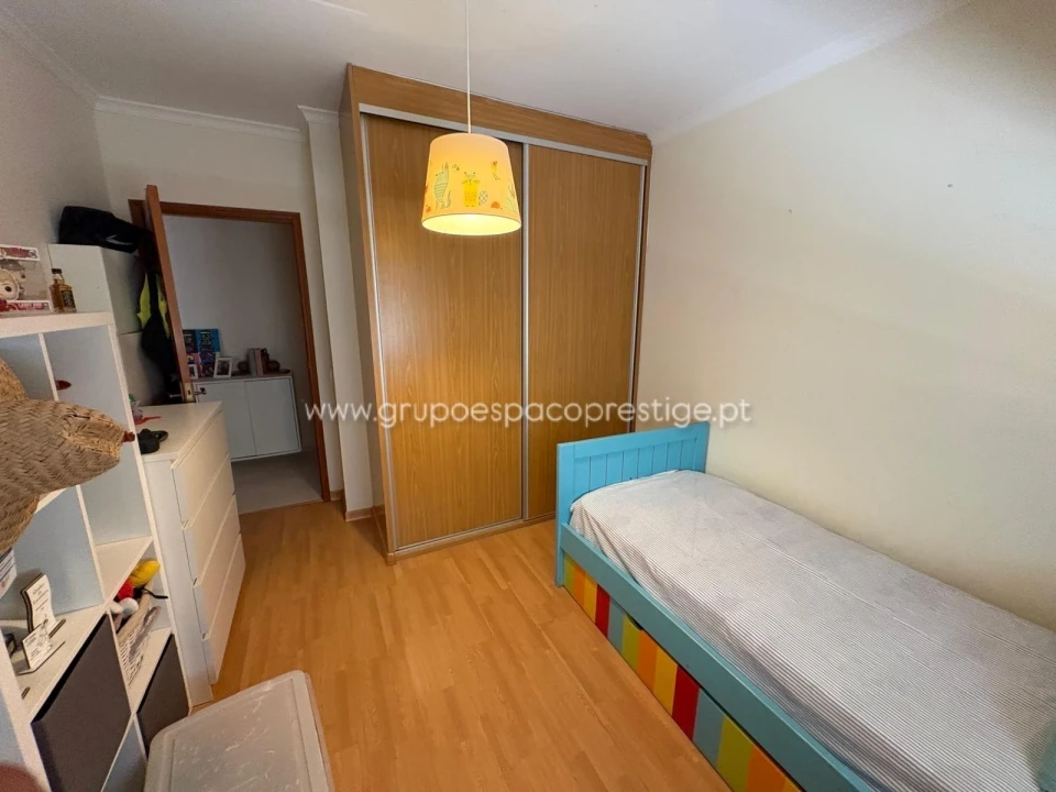Apartamento T3 para Venda em Quelfes Foto 12