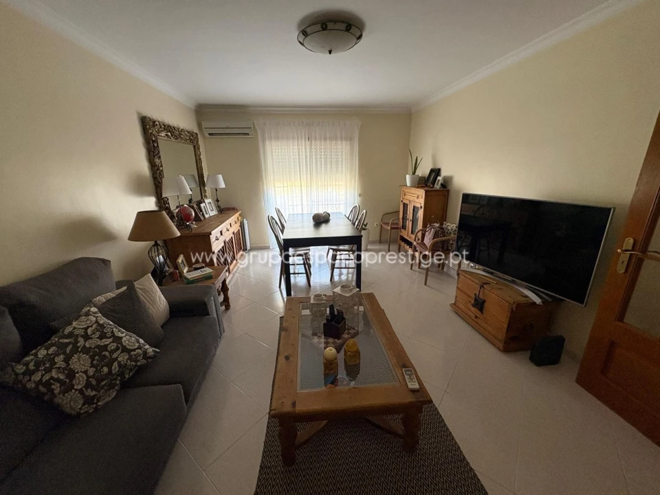 Apartamento T3 para Venda em Quelfes Foto 2