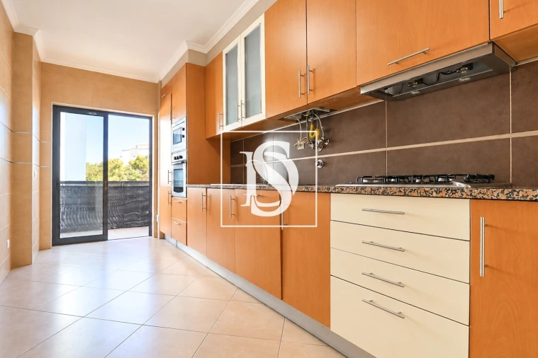 Apartamento T2 para Venda em Portimão Foto 3
