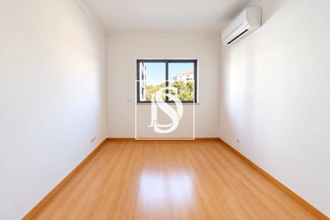 Apartamento T2 para Venda em Portimão Foto 11