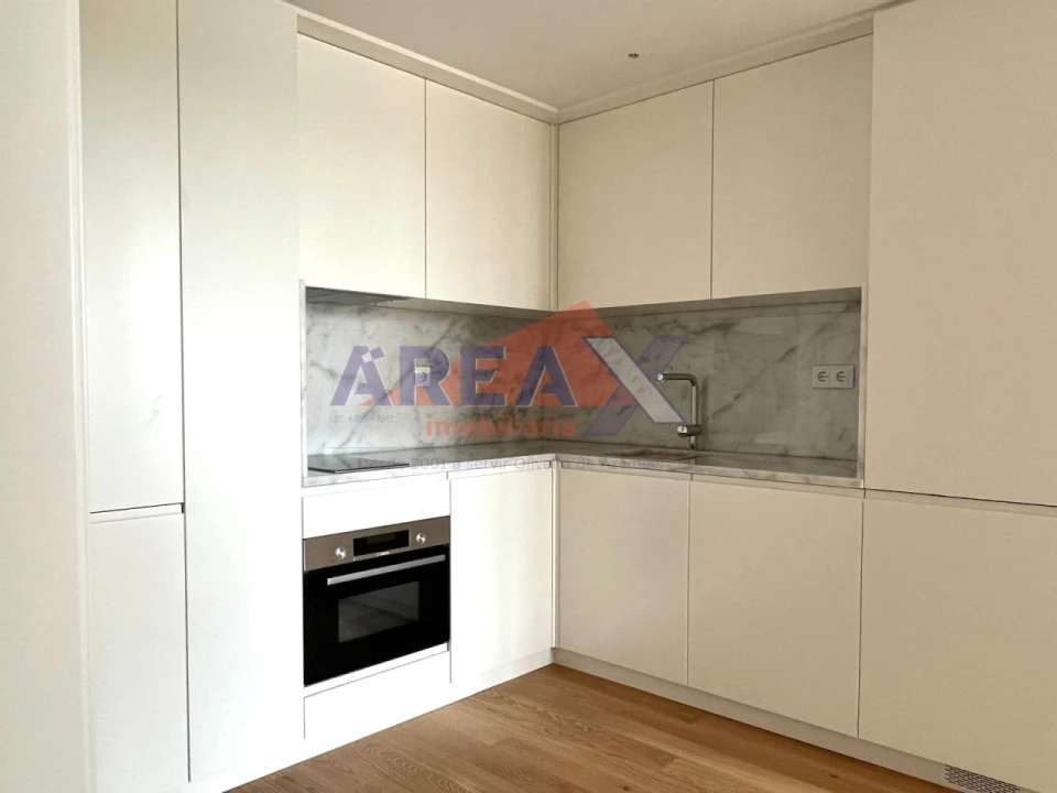 Apartamento T1 para Venda em O. Azeméis, Riba-Ul, Ul, Macinhata Seixa, Madail Foto 1
