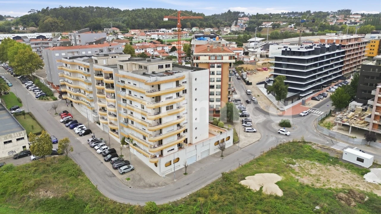 Apartamento T3 para Venda em Vila Nova de Famalicão e Calendário Foto 1