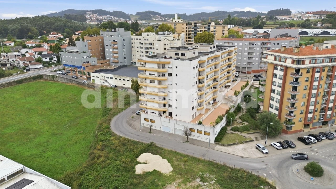Apartamento T3 para Venda em Vila Nova de Famalicão e Calendário Foto 2