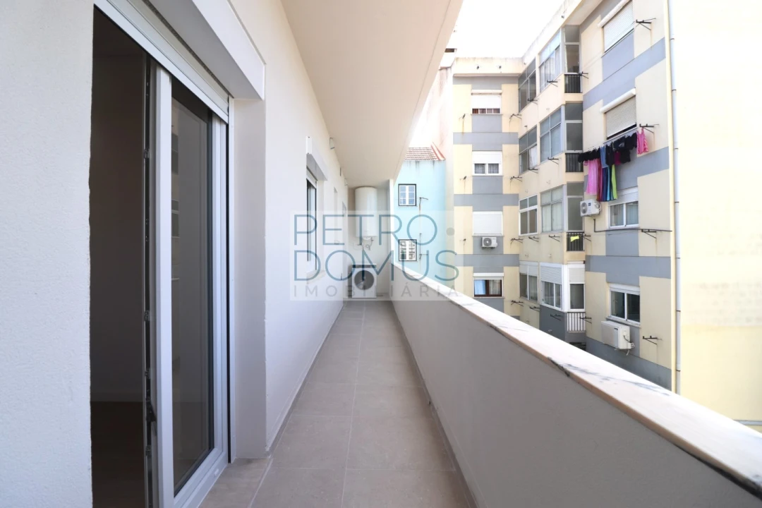 Apartamento T3 para Venda em Almada, Cova da Piedade, Pragal e Cacilhas Foto 8