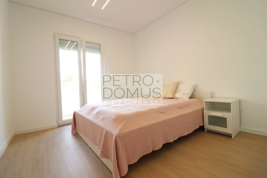 Apartamento T3 para Venda em Almada, Cova da Piedade, Pragal e Cacilhas Foto 19