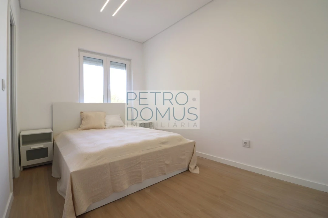 Apartamento T3 para Venda em Almada, Cova da Piedade, Pragal e Cacilhas Foto 26