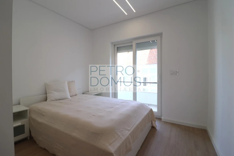 Apartamento T3 para Venda em Almada, Cova da Piedade, Pragal e Cacilhas Foto 22