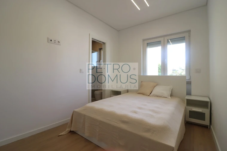 Apartamento T3 para Venda em Almada, Cova da Piedade, Pragal e Cacilhas Foto 27