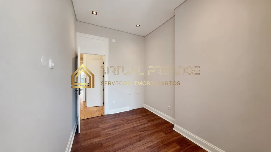 Apartamento T3 para Venda em Areeiro Foto 17