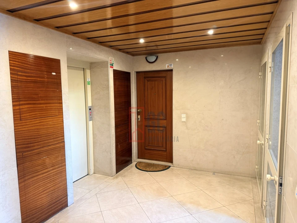 Apartamento T3 para Venda em Mafamude e Vilar do Paraíso Foto 34