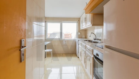 Apartamento T2 para Arrendamento em Vila Praia de Ancora
